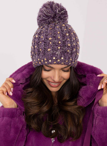Chapeau violet matelassé avec strass et pompon