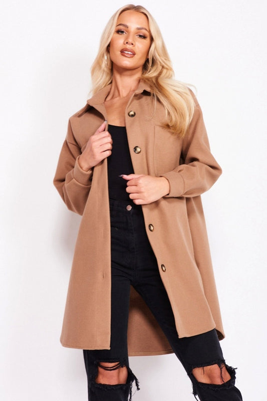 Manteau beige avec boutons