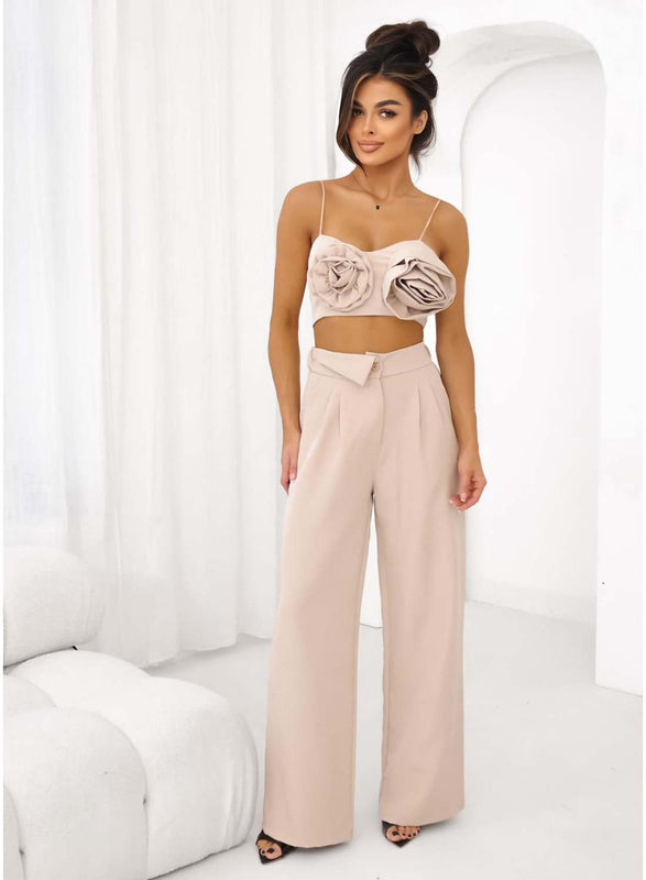 Ensemble deux pièces beige avec top et pantalon