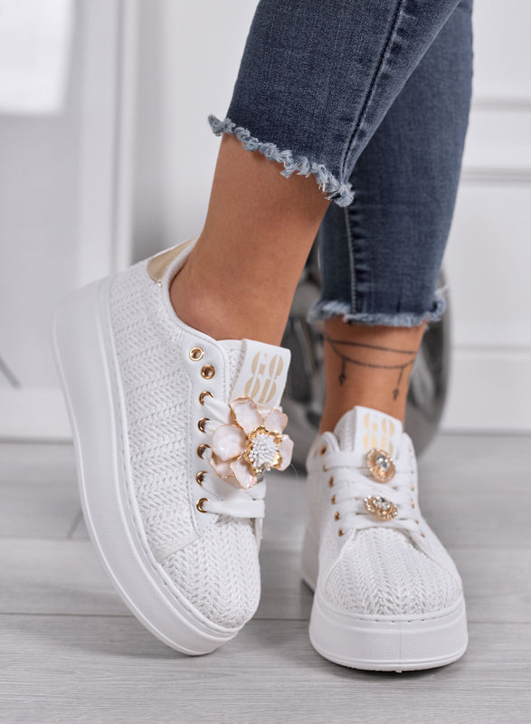DOROTY - Sneakers bianche con Applicazioni fiore Gioiello e Suola Platform