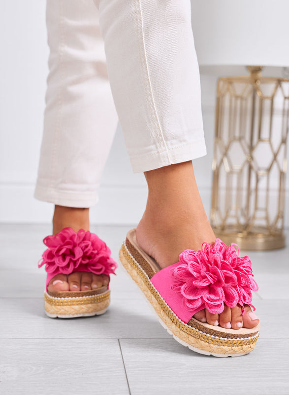 ELEONORA - Sandales mules fuchsia avec maxi fleur et semelle plateforme en corde