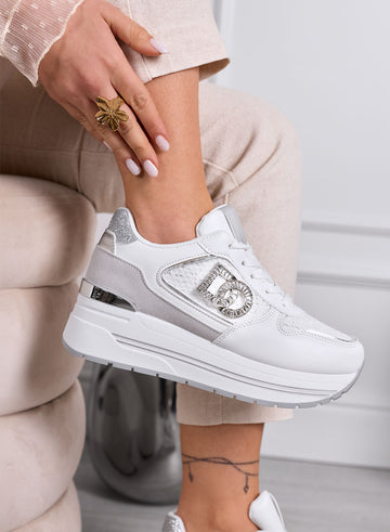 ESTER - Sneakers Bianche Platform con Dettagli Argento e Logo Gioiello