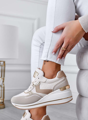 FIONA - Baskets beiges avec empiècements contrastés et semelle compensée