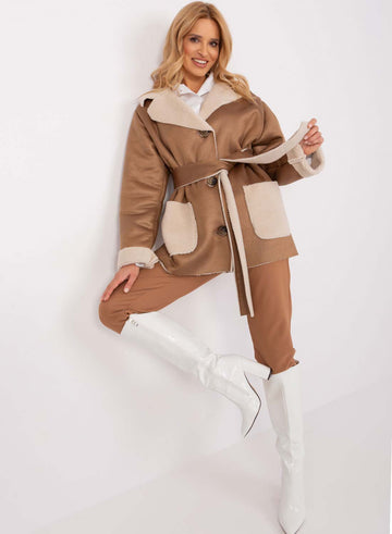 Veste oversize couleur boue en mouton avec poches contrastées