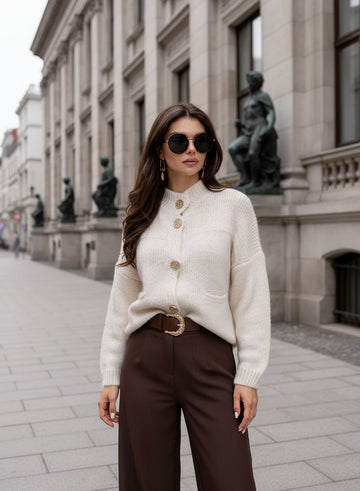 Veste cardigan beige avec boutons dorés