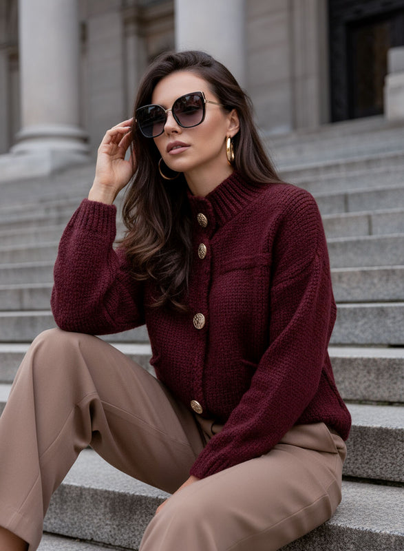 Veste cardigan bordeaux avec boutons dorés