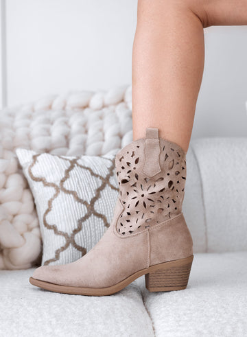 LEGACY - Perforated summer camper ankle boots in mud color