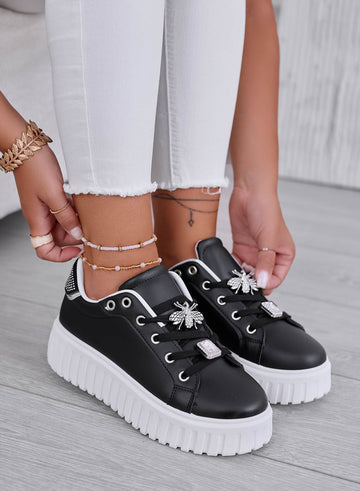Sneakers nere con applicazione ape gioiello oro