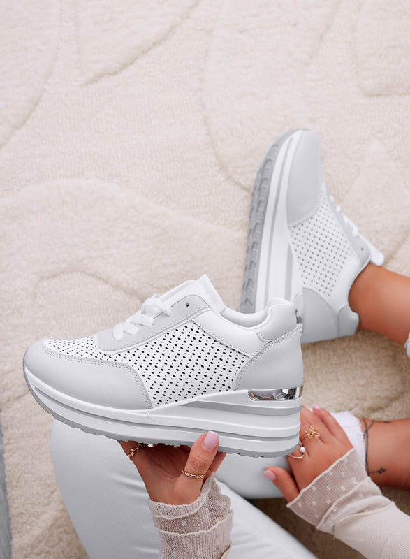 LUE - Baskets perforées blanches à semelle épaisse