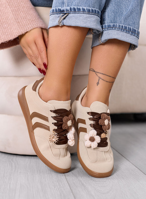 MELISSA - Beige and camel sneakers with crochet flowers
