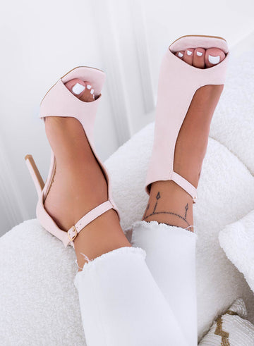 Sandales bottines beiges à bout ouvert avec talon haut