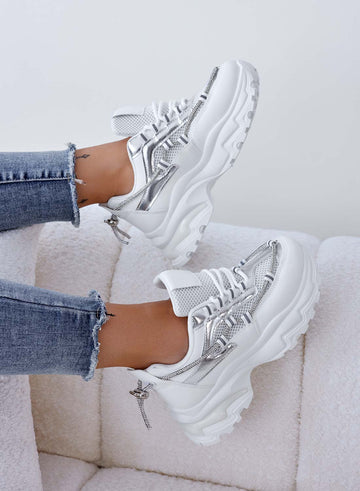 Baskets blanches à semelle épaisse et strass