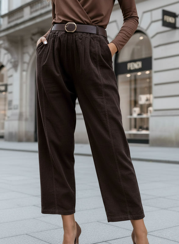 Pantalón marrón de canalé con cinturón