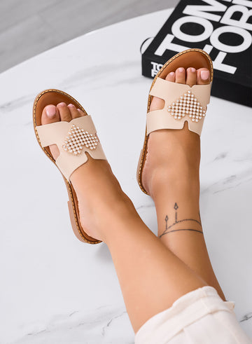 PATRIZIA - Sandalias beige Zapatillas con corazón joya