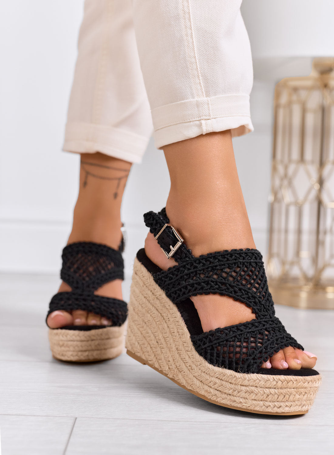 PEARL - Sandali nere con zeppa in corda e intreccio crochet