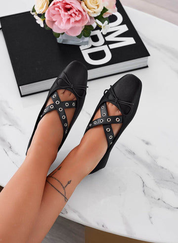 Ballerines noires en satin avec brides