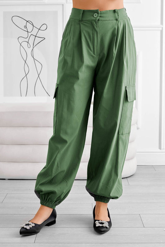 Pantalon cargo vert avec poches latérales