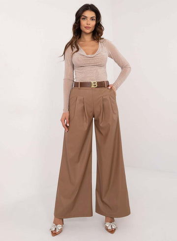 Pantalon beige en simili cuir évasé