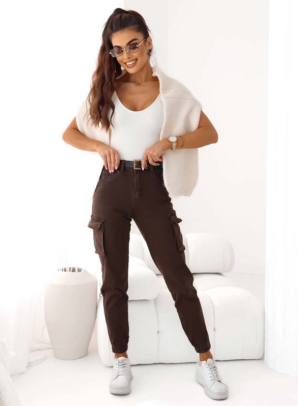 Pantalon cargo marron avec poches latérales