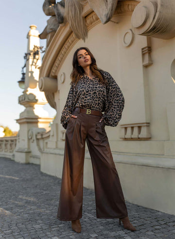 Pantalon marron en simili cuir évasé