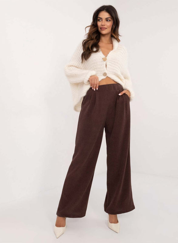 Pantalon marron en velours côtelé