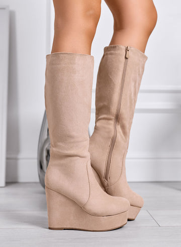 REGINA - Botas beige de ante con cuña