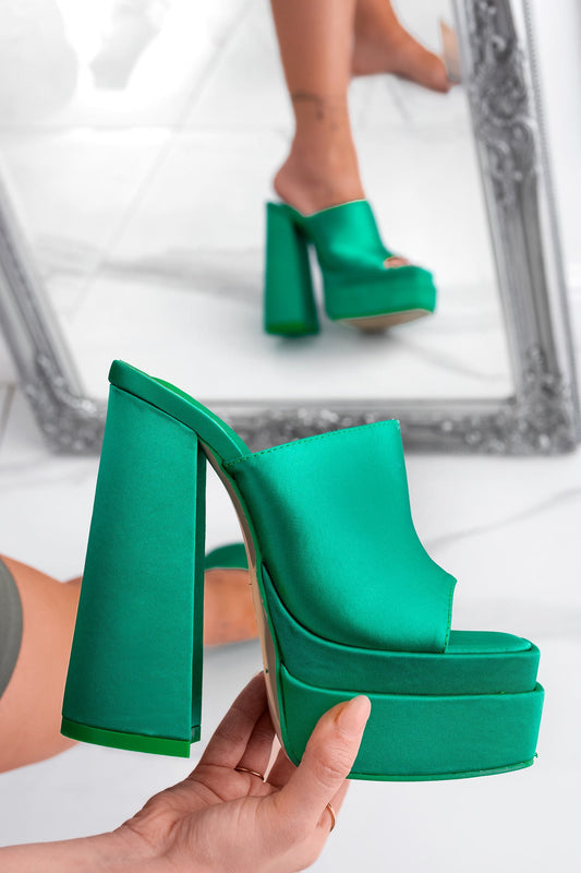 SONIA - Sandales sabots en satin vert avec talon haut et plateforme