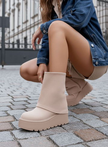TIBERIA - Bottines beige en daim avec revers et semelle compensée