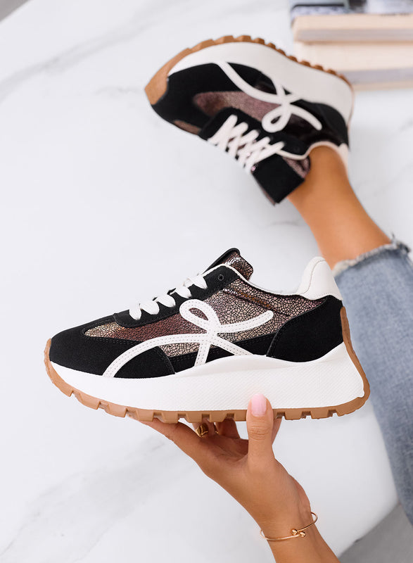 YONA - Baskets noires avec détails blancs et semelle épaisse