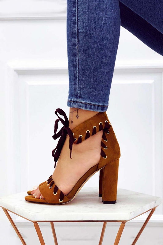 Camel suede sandals with comfortable heel and strap