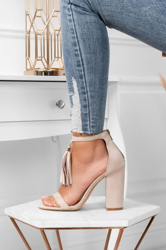 ZIVA - Sandali beige con tacco comodo e ciondolo