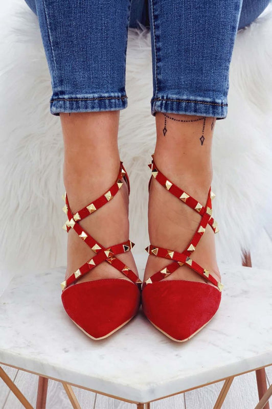 Decolletè rosse scamosciate con borchie oro e tacco alto