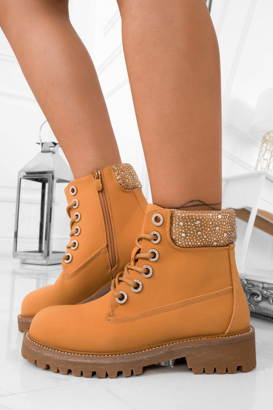 Bottines camel style rangers avec strass sur le bord