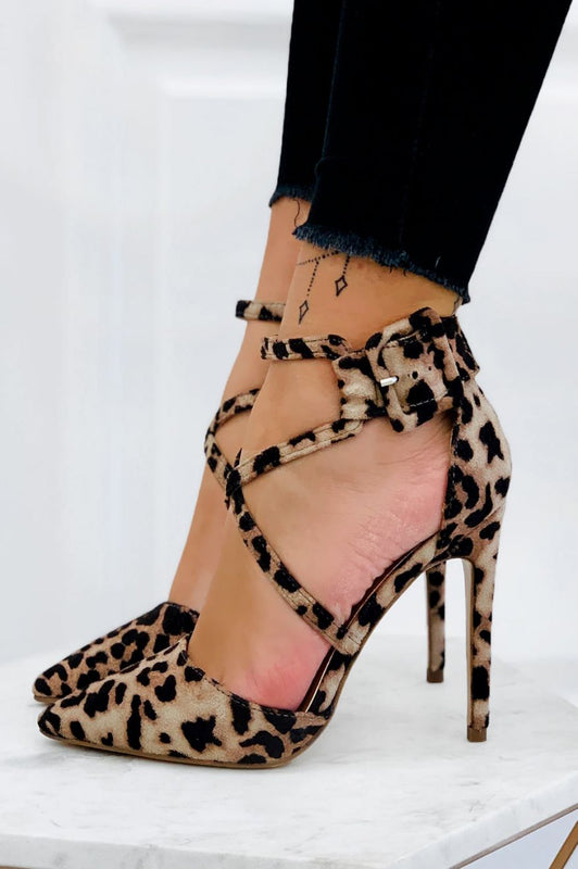 Escarpins à talons aiguilles et boucle imprimé léopard
