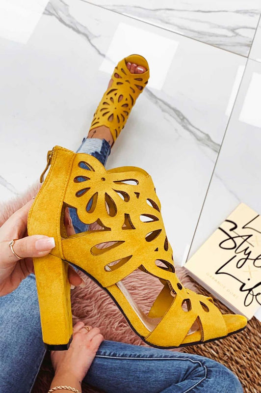 Sandali gialli traforati con tacco comodo