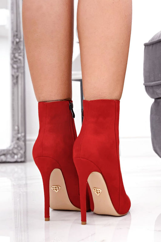 Tronchetti rossi scamosciati con tacco alto