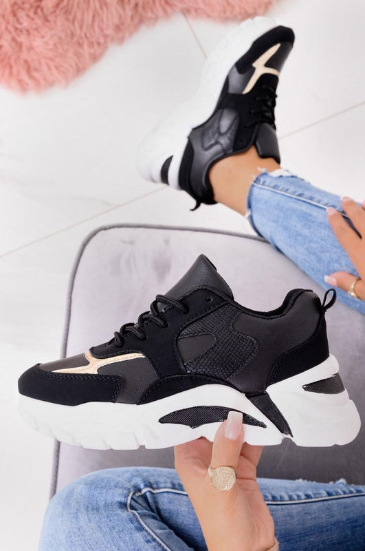 Sneakers nere con suola spessa e inserti oro