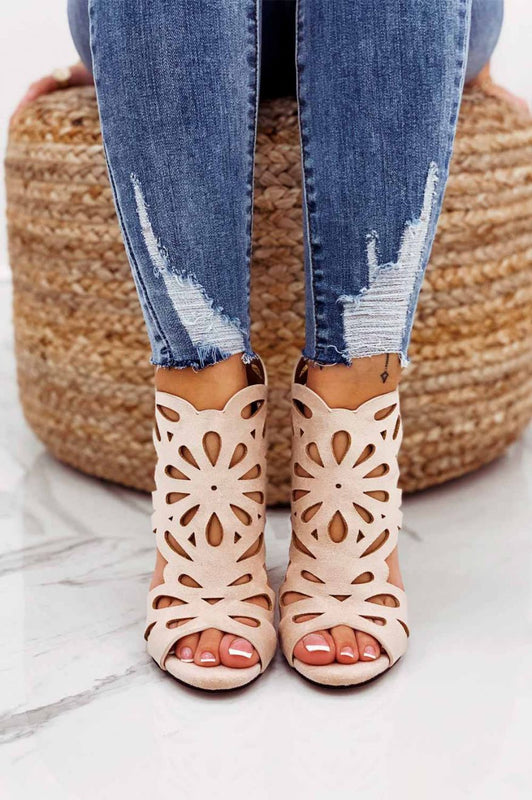 Sandali beige traforati con tacco comodo