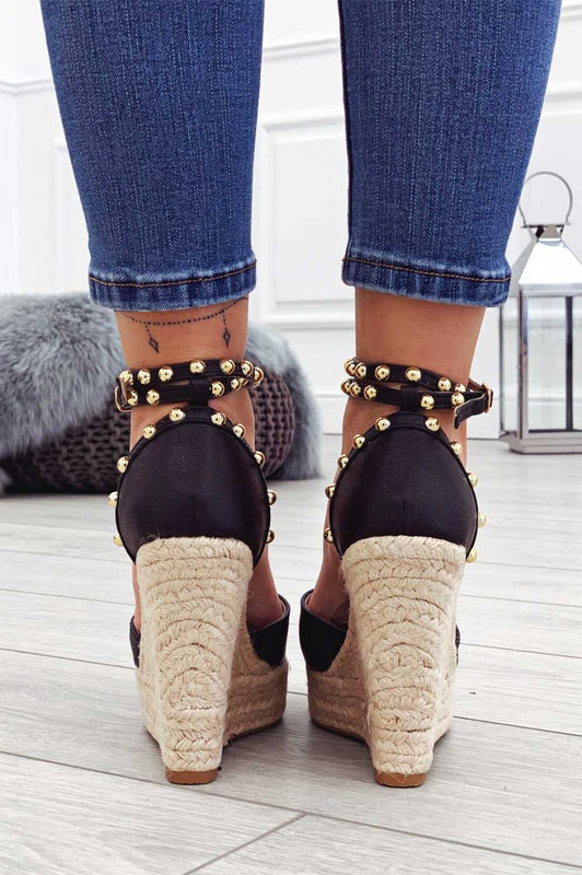 Espadrilles noires en similicuir avec semelle compensée haute et clous dorés