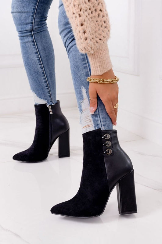 Tronchetti neri scamosciati con retro in finta pelle Silvia Gala