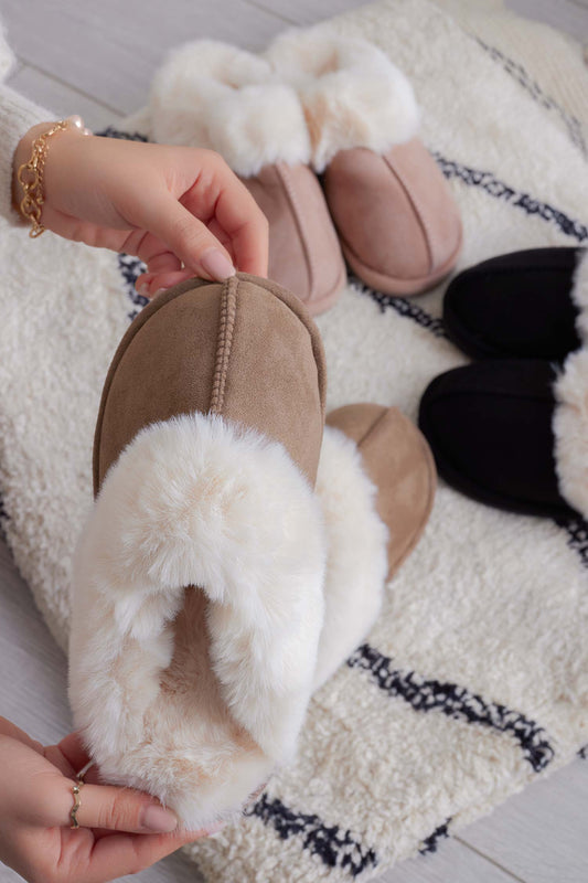 Brown padded slippers with faux fur trim