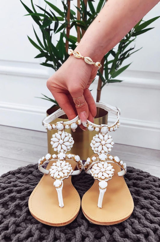 Sandales tongs bijoux blancs plats avec pierres