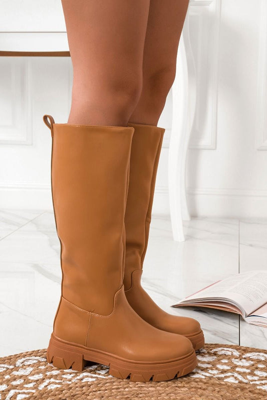 bottes marron avec semelle crantée
