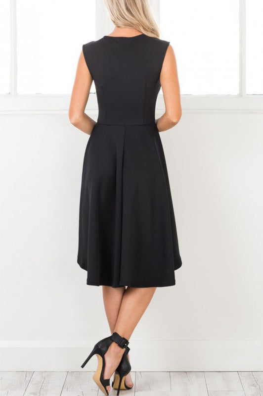 Sleeveless dress with pleated skirt - Black