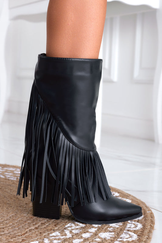 Black ankle boots with comfortable heel and fringes