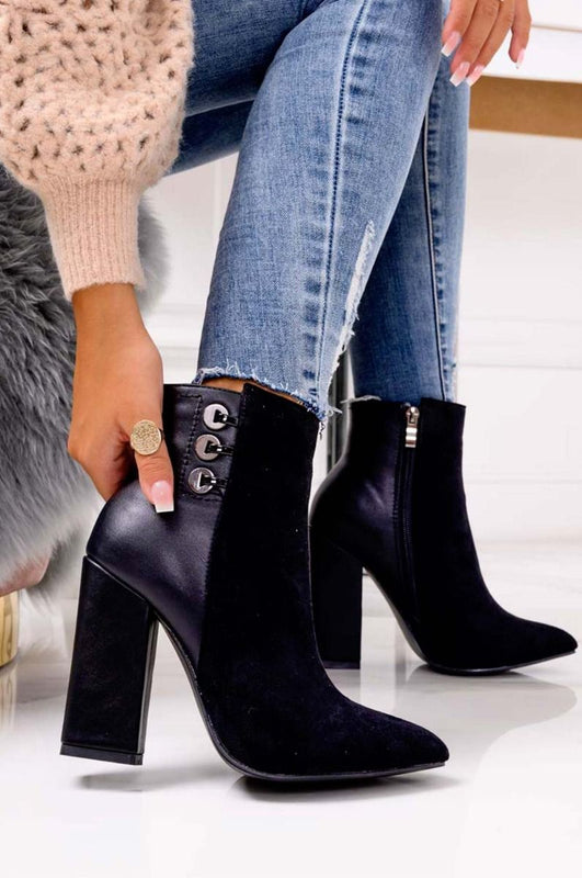 Tronchetti neri scamosciati con retro in finta pelle Silvia Gala