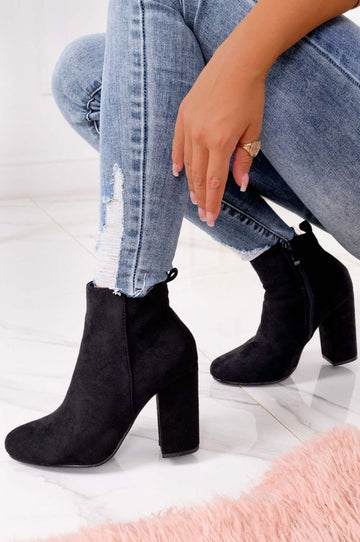 Bottines noires en daim avec talon confortable