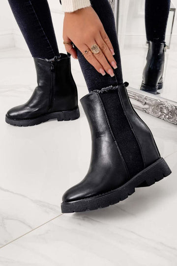 Bottines noires à la cheville avec semelle compensée intérieure et élastique