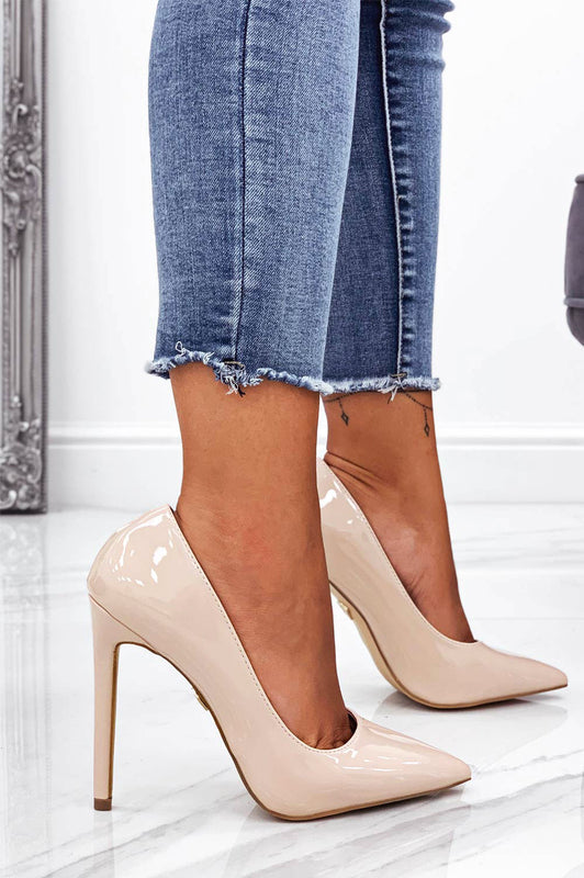 Escarpins beiges en vernis à talons hauts