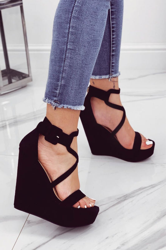 Sandales noirs en daim avec semelle compensée